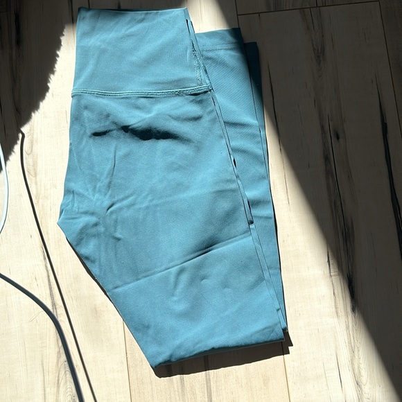 Lululemon Wunder Under pants Teal/blue colour Size 6 Almost 25” - Picture 5 of 6